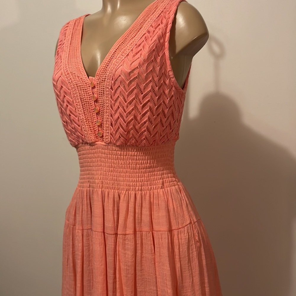 J. GEE V-NECK, Ruffled buttons closing front CORAL color Womens DRESS size LARGE